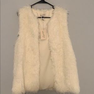 Creme/ White Furry Vest